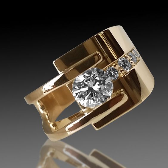 Vintage Gold Ring with Irregular Zirconia